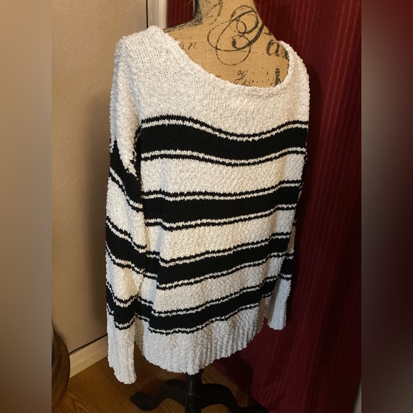 Maurices black and white popcorn sweater, size large - Picture 4 of 4
